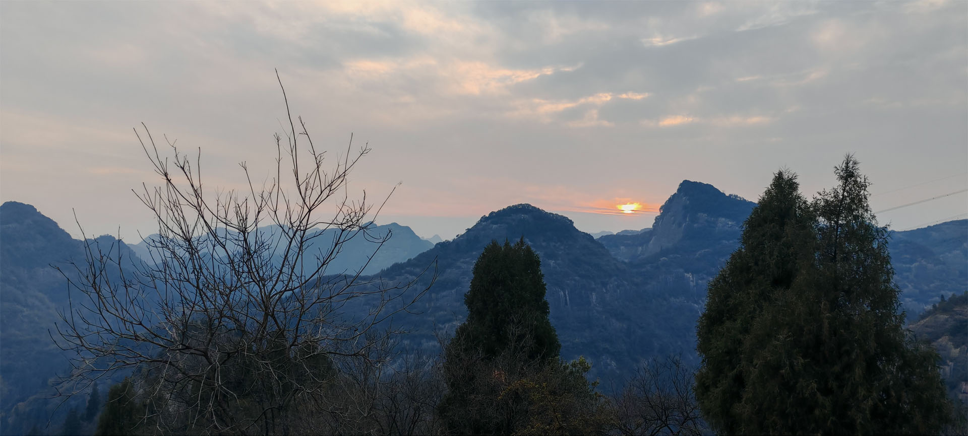 窗户洞 · 落日余晖