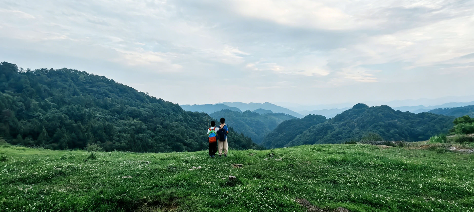 咬草岩 · 山野同行
